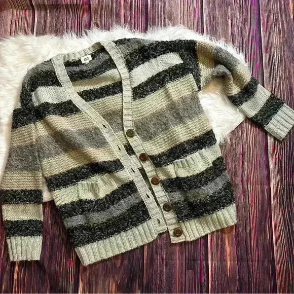 BKE Nubby Striped Cardigan
Sweater Size S - Picture 4 of 10